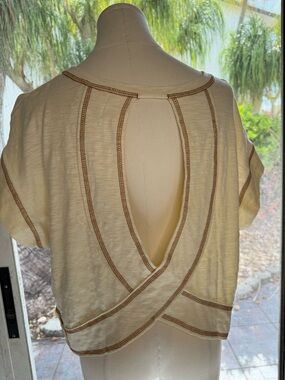 POL Cream Short Sleeve Open-Back Tee with Brown Contrast Stitching NWOT